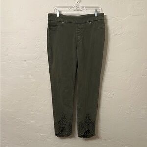 Chico’s Green Eyelet Tulip Hem Pull-Up Jeggings Size 10R, 1.5R